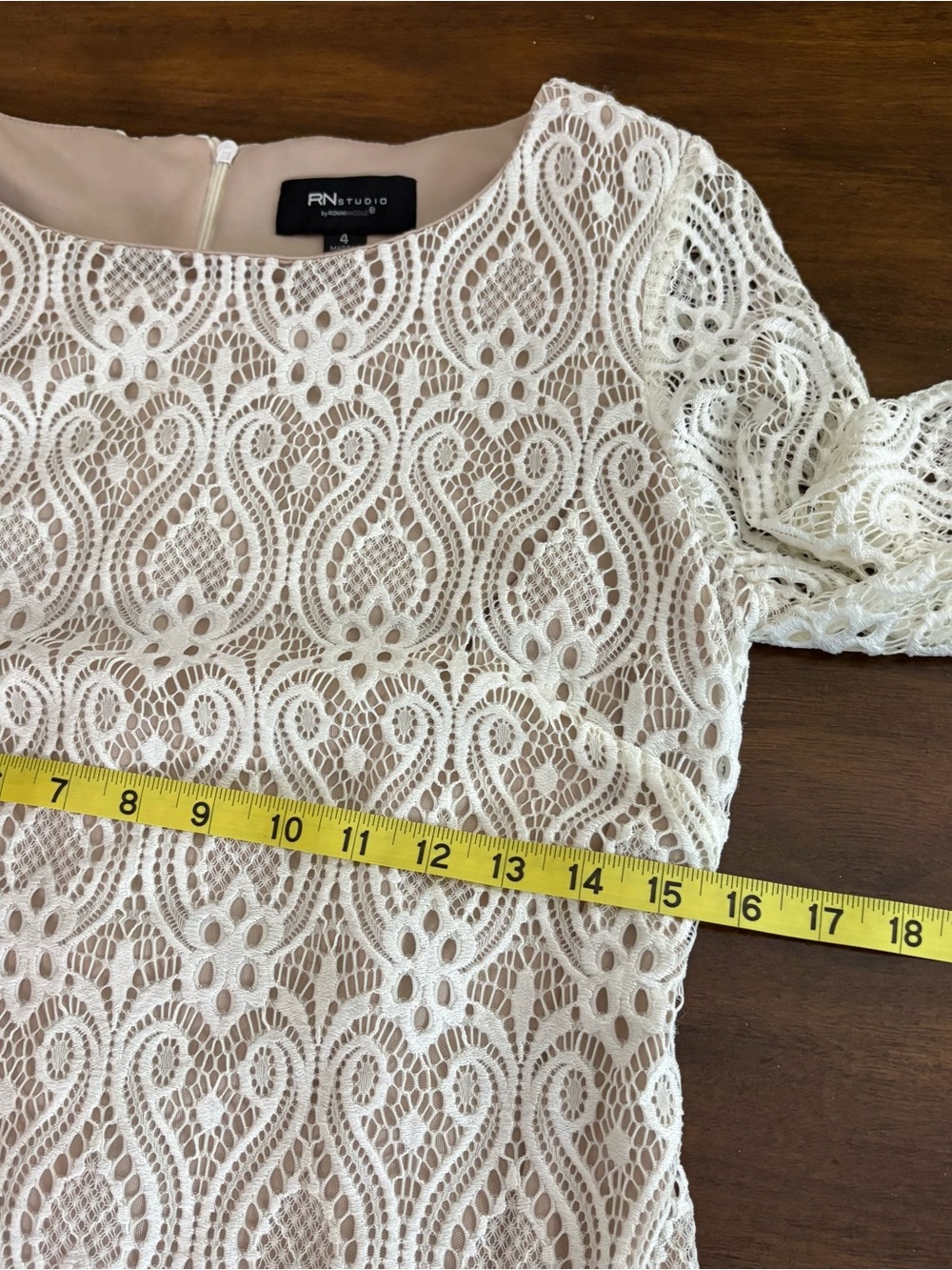 NWT Ronni Nicole Ivory Nude Crochet Lace Shift Dress 3/4 Sleeve Party Sz 4 - Picture 6 of 10